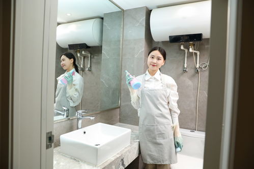 镜头下的守护者 设图网中的保洁服务女性人物摄影